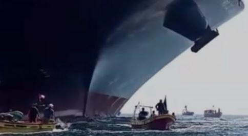 Pescadores se enfrentan en el mar con la Armada en tercer día de protestas en Chile