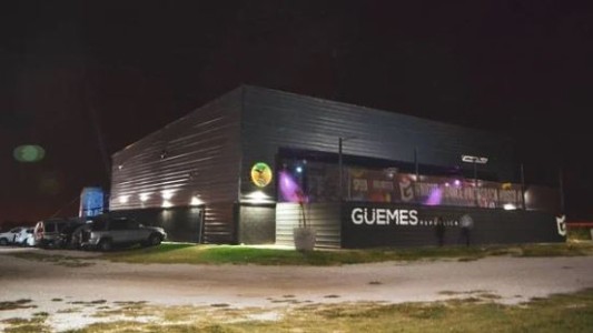 Córdoba: Un adolescente está internado luego ser atacado por una patota a la salida de un boliche