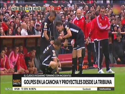 Peleas en la cancha y violencia desde las tribunas en el clásico rosarino
