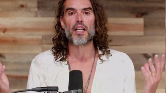 Russell Brand, actor y exmarido de Katy Perry, fue acusado de violación y podría quedar preso