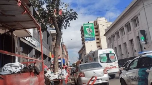 Un hombre murió atragantado en un local de comidas rápidas en Morón