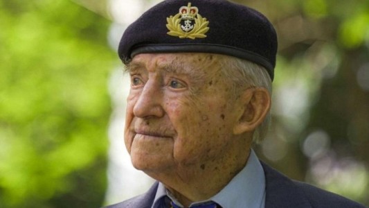 Murió Ronnie Scott, el mítico piloto argentino que fue como voluntario a pelear a la Segunda Guerra Mundial