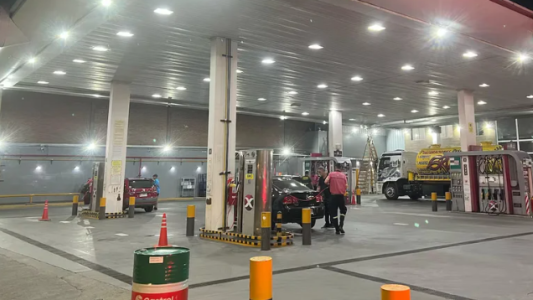 Una estación de servicio redujo el horario de carga de combustible para motos por la inseguridad