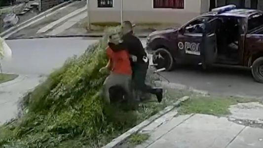 Matones con uniforme: policías le dieron una paliza a un albañil