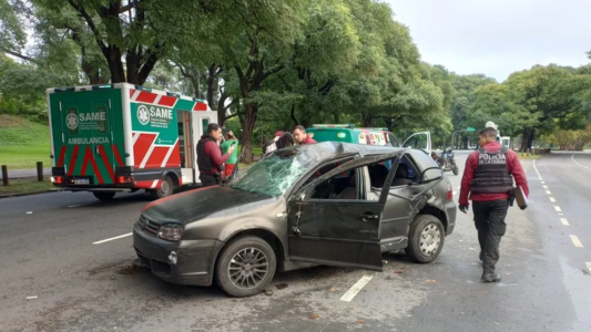 El auto que volcó en Palermo tiene 32 multas por casi $4 millones