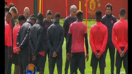 Minuto de silencio en el Manchester United