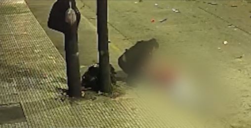 Un patrullero atropelló a un joven que circulaba en moto en Lanús