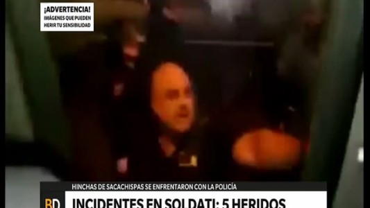 Hinchas de Sacachispas se enfrentaron con la Policía: 5 heridos