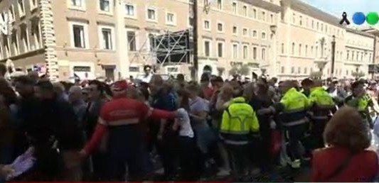 Unas 150.000 personas visitaron hasta ahora la capilla ardiente del papa Francisco