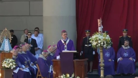 "Gracias, perdón, te queremos mucho", García Cuerva despidió a Francisco con una emotiva homilía