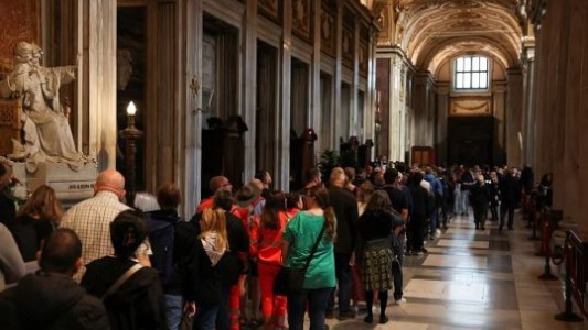 Adiós a Francisco: miles de fieles de todo el mundo visitan su sepulcro en Roma