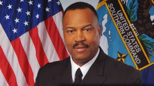 El jefe del Comando Sur de EE.UU. inició una visita de tres días a la Argentina y se reunirá con Javier Milei