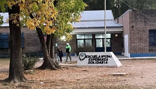 Tragedia en una escuela de Santa Fe: murió un docente en plena clase