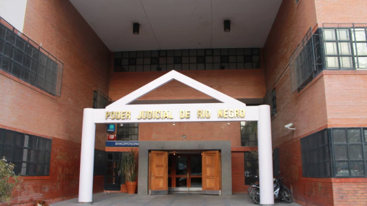 Una empleada judicial fue echada tras acumular 400 días de licencia y trabajar en tres lugares al mismo tiempo