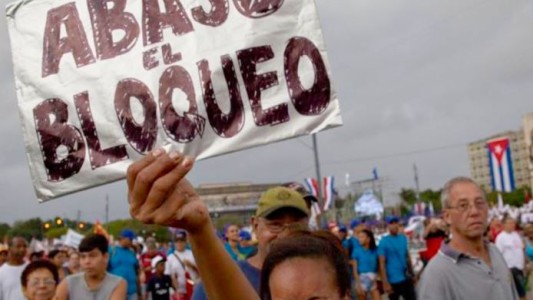 Miles de cubanos marcharon contra el bloqueo de Estados Unidos