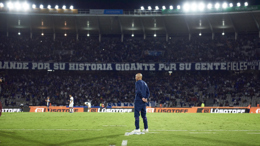 El “Cholo” Guiñazú renunció como DT de Talleres tras la derrota ante Instituto