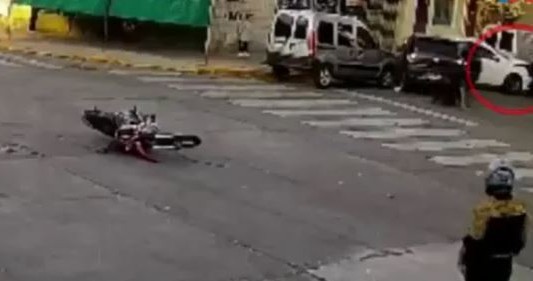 Escapaban de la Policía tras un robo en Mataderos y atropellaron a dos personas