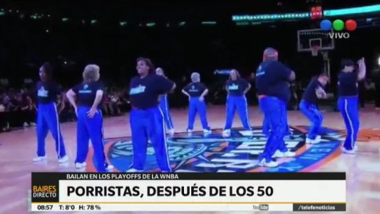 Mujeres y hombres porristas de más de 50 años