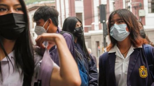 Ecuador: a la escuela con mascarillas por la tos ferina