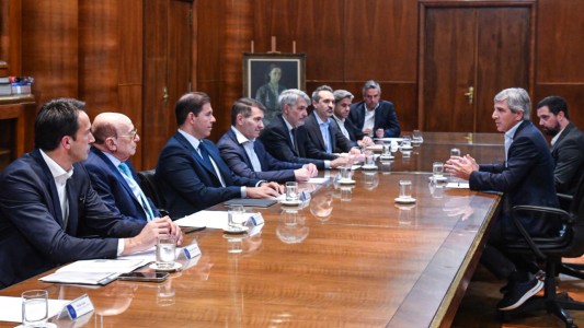 Caputo se reunió con los supermercados en medio de la tensión por los aumentos de precios