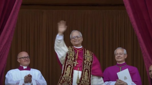 En su primer discurso, el Papa pidió "Paz", "Puentes" y "Diálogo"
