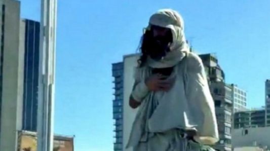 Misterio viral: ¿filmaron a Jesús caminando por la General Paz?