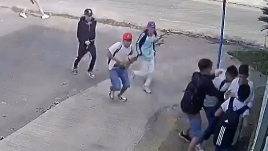 Violento robo piraña a dos alumnos a la salida de la escuela en Villa Ballester
