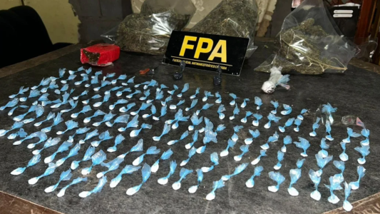 Una mujer utilizaba a su hija y a su yerno adolescente para comercializar drogas