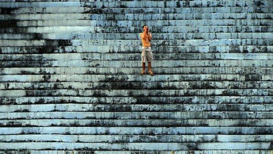 La historia del hincha brasileño que viajó siete horas y alentó solo en la tribuna a su equipo