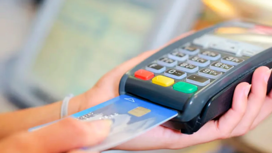 Dólares del colchón: bancos y supermercados ya no deberán informar movimientos de sus clientes al Fisco