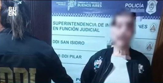 Detienen a una contadora acusada de defraudar a una empresa por casi $112 millones