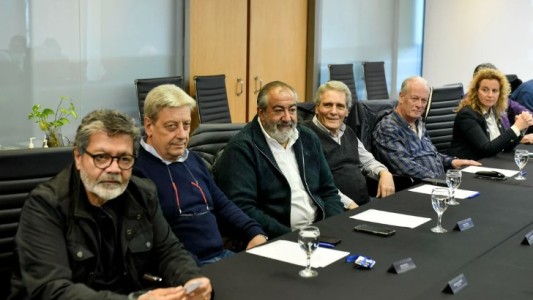 La CGT advirtió que "no permanecerá en silencio" ante el DNU que limita las huelgas