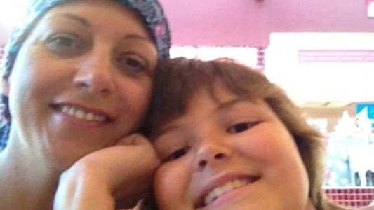 Madre e hija celebraron que terminaron el mismo día el tratamiento contra el cáncer