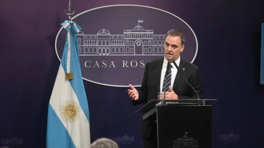 "Los argentinos vuelven a ser inocentes hasta que ARCA demuestre lo contrario", dijo Adorni