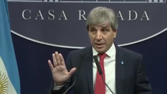 El enojo de Luis Caputo cuando le preguntaron si los funcionarios iban a traer dólares de afuera