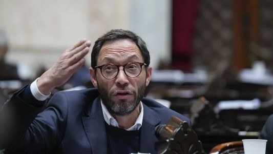 Maximiliano Ferraro apuntó contra el Gobierno por permitir que un jerarca iraní entrara al país como turista