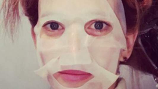 ¿Quién es la bella actriz que se sacó una selfie y luce irreconocible?