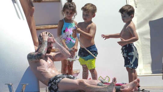 Las vacaciones de Messi: entre la playa y la noche de Ibiza