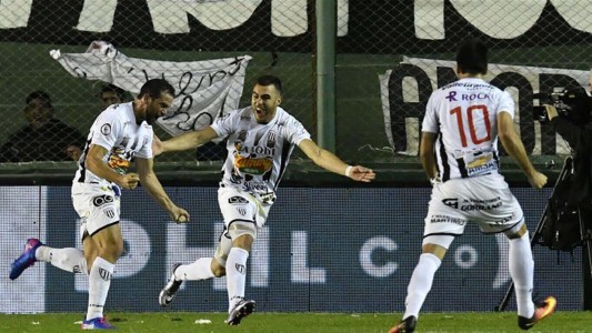 Árbitro pidió sanción para el jugador de Pacífico que pinchó con un alfiler a futbolistas de Estudiantes