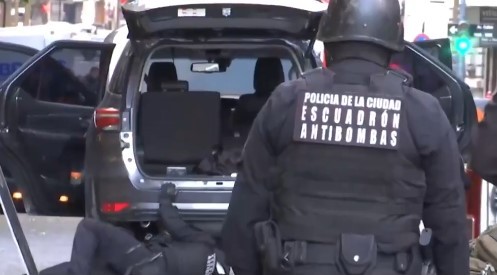 Amenaza de bomba en el Hotel Alvear: "Tengo cuatro kilos de explosivos en la camioneta"