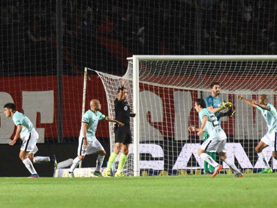 Colón se recupera a costa de San Lorenzo: 2 a 1 en Santa Fe