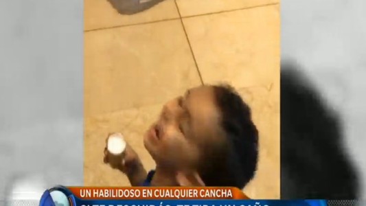 el nene que tira caños en cualquier lado