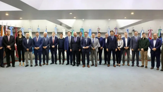 Los gobernadores se reúnen por la caída de la coparticipación federal