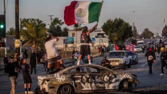 Manifestantes se enfrentaron a tropas de la Guardia Nacional en Los Ángeles