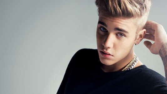 El desplante de Justin Bieber a una fanática que le pide un abrazo