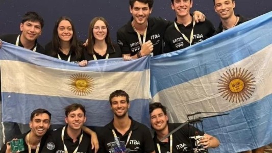 Jóvenes argentinos salieron campeones del mundial de ingeniería aeroespacial de la NASA