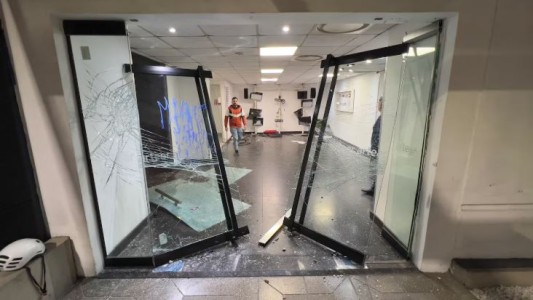 Militantes kirchneristas irrumpieron en el edificio de TN y Canal 13 tras la condena firme a Cristina Kirchner