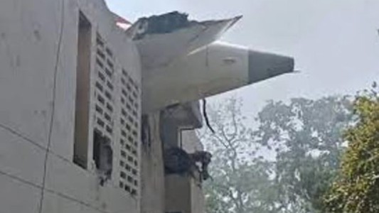 Tragedia aérea en India: se estrelló un avión con 242 personas a bordo