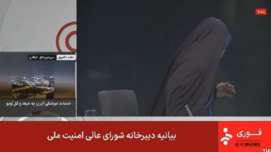 Video: el momento en que un misil israelí impacta la TV de Irán en vivo