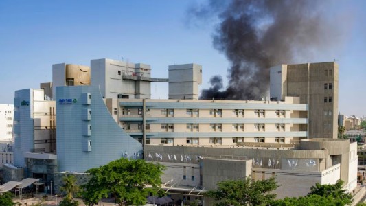 Un misil iraní impactó en un hospital de Israel y aclaran que "el ataque era a instalaciones de inteligencia"